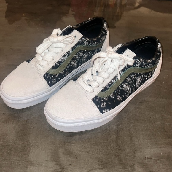Vans Shoes - VANS. Green black white paisley print. Size 8. Like New